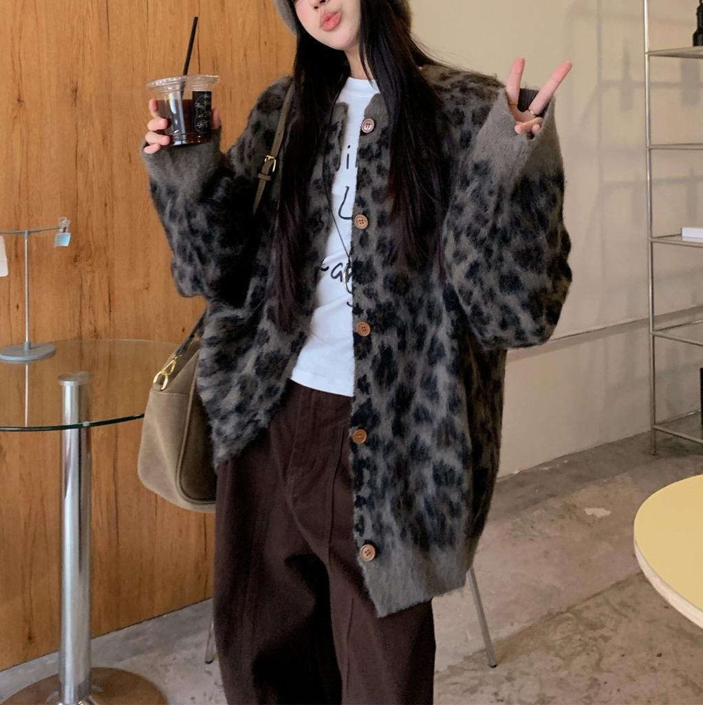 Round-neck Loose Knitted Coat Women's Single Button Thickened Leopard Print Sweater Cardigan for Autumn and Winter