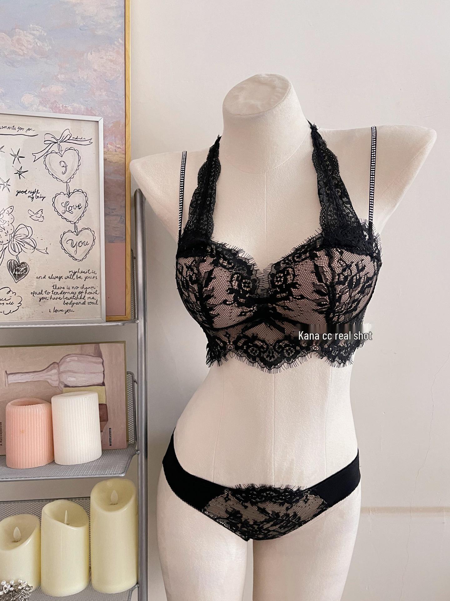 

Французский комплект нижнего белья Pure Desire: Кружевной бюстгальтер-халтер и красивый бюстгальтер с открытой спиной против провисания 34/75AB