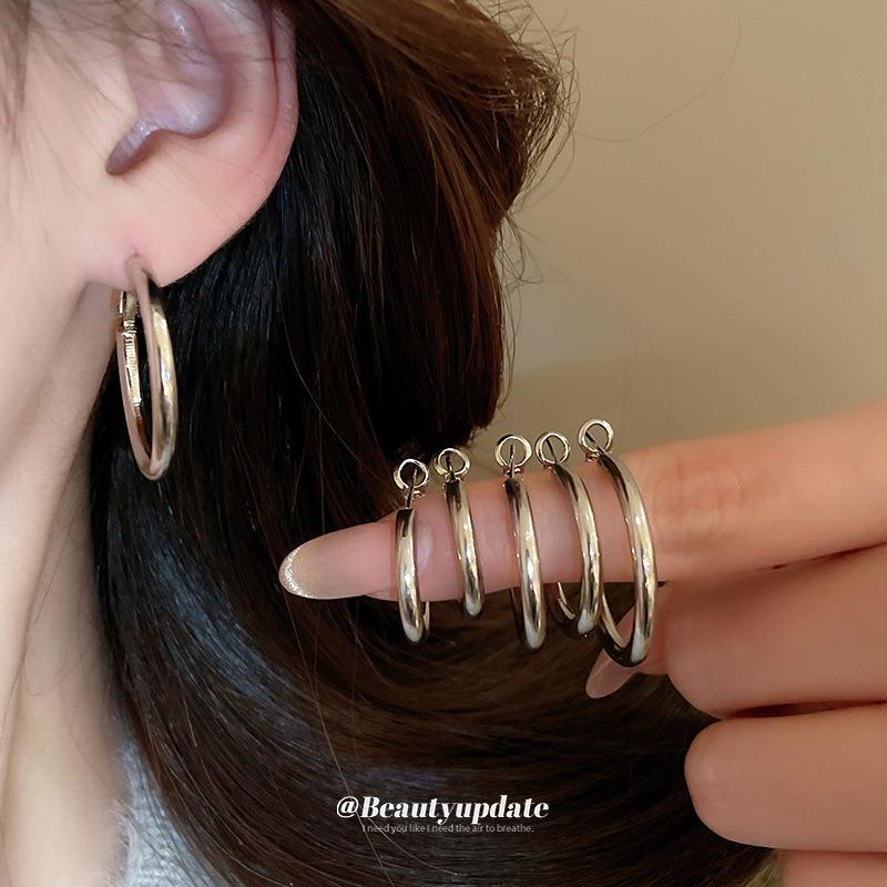 Silver Needle Round Earrings European and American Simple Fashion Cold Wind Earrings Personality Temperament Earrings Light Luxury High Sense