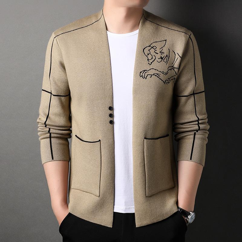 

Вязаный кардиган мужской осенний новый корейский вариант красивого трендового повседневного мужского тонкого свитера мужского пальто зеленого цвета 4XL