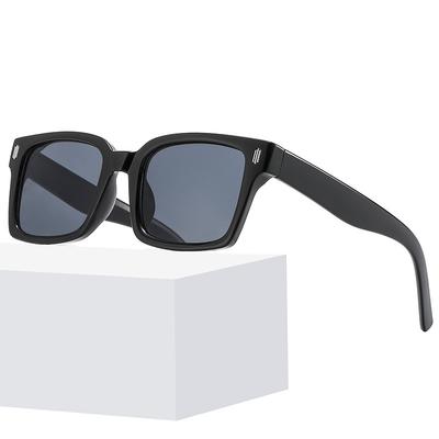 Retro Square Sunglasses Women Men Brand Designer Mirror Shades Sun Glasses Male Female Retro Rivet Outdoor