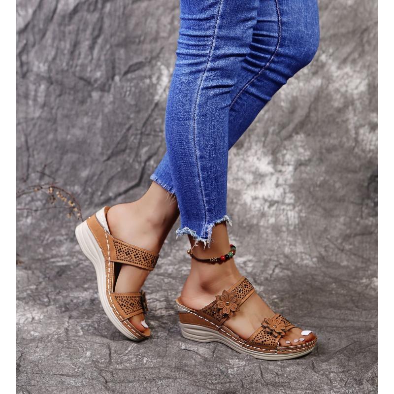 

Новые тапочки на танкетке, женская обувь большого размера, модные, с цветком, с открытым носком, удобные сандалии 43 коричневый