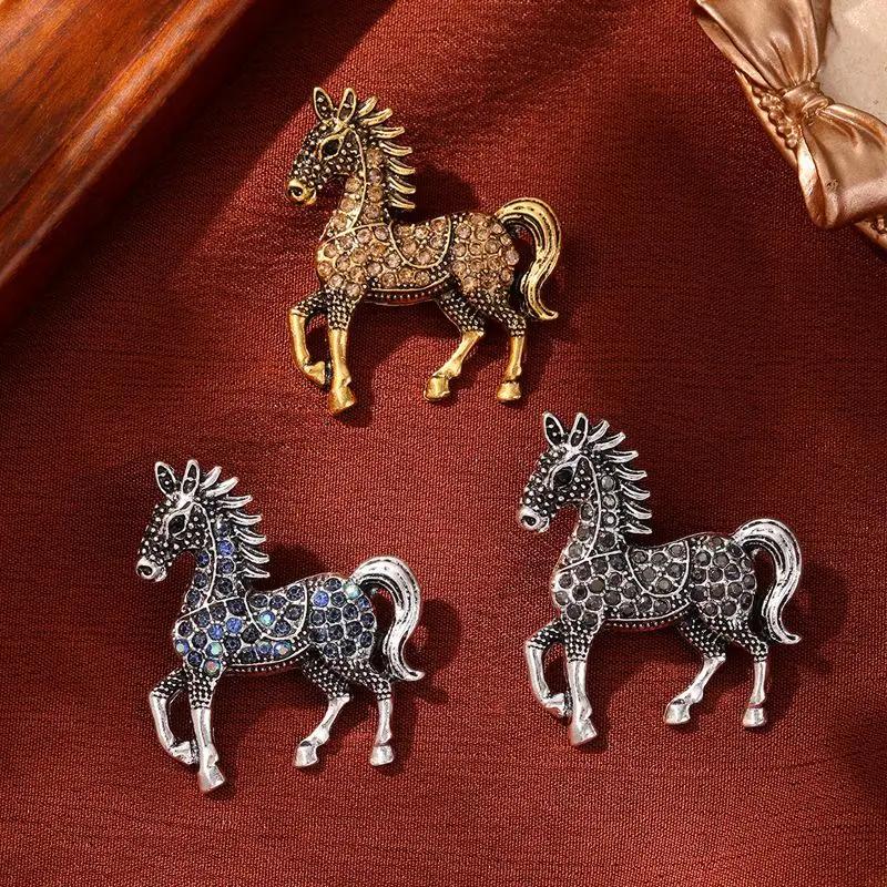 Klassische Strass Pferde Broschen für Damen Tierkreiszeichen Anstecknadeln Lässige Party Accessoires Neujahrsgeschenke Freunde