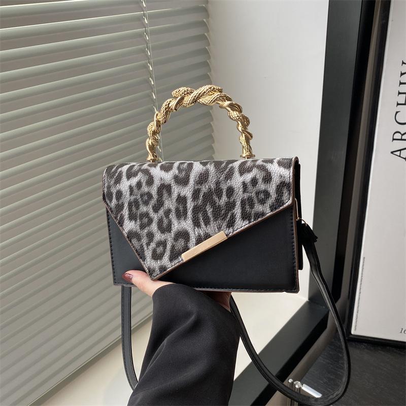 

Летняя новая нишевая дизайнерская модная повседневная сумка через плечо подмышку с леопардовым принтом, персонализированная трендовая сумка-мессенджер чёрный