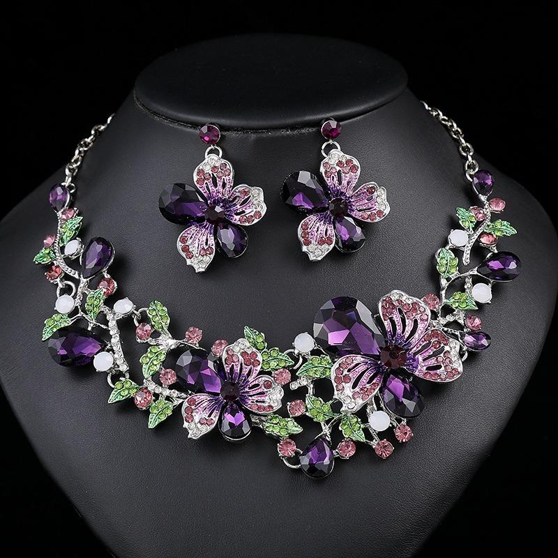 European and American Accessories Exaggerated Retro Necklace Set Female Luxury Crystal Banquet Dress Accessories Collarbone Chain