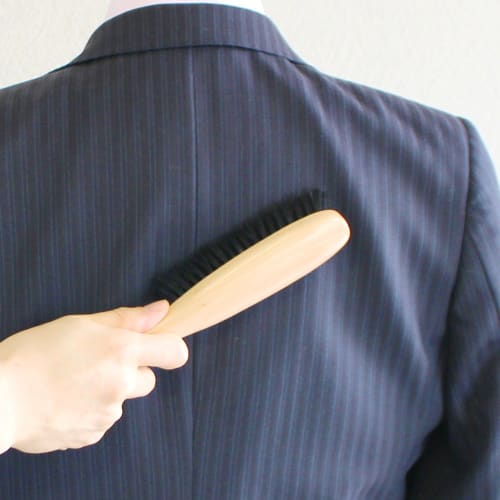 Shinko Hanger (Shinkohanger) Natural Wood Clothes Brush, 100% Pig Bristle, Black Bristles, Removes Dust, Pollen, and Static Electricity, for Clothing