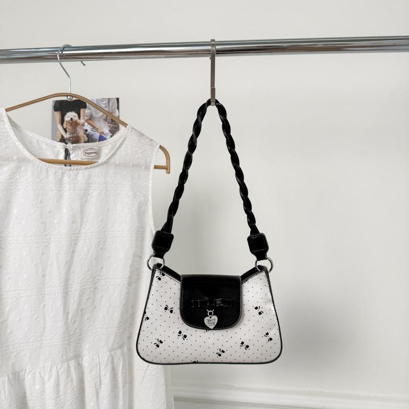 

French fashion niche butterfly shoulder bag women s bag 2025 summer new foreign style casual simple fashionable messenger bag чёрный