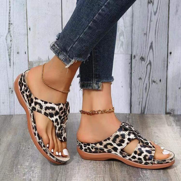 Foreign Trade Plus-size Women's Slippers 2025 Spring and Summer New European and American Fashion Wedge Flip Flops Wear Beach Women's Slippers