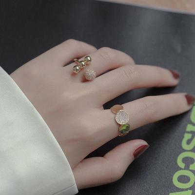 Exquisiter geometrischer Ring: Südkoreanische Mode, einfache Farbe, luxuriös, Nischendesign für Frauen