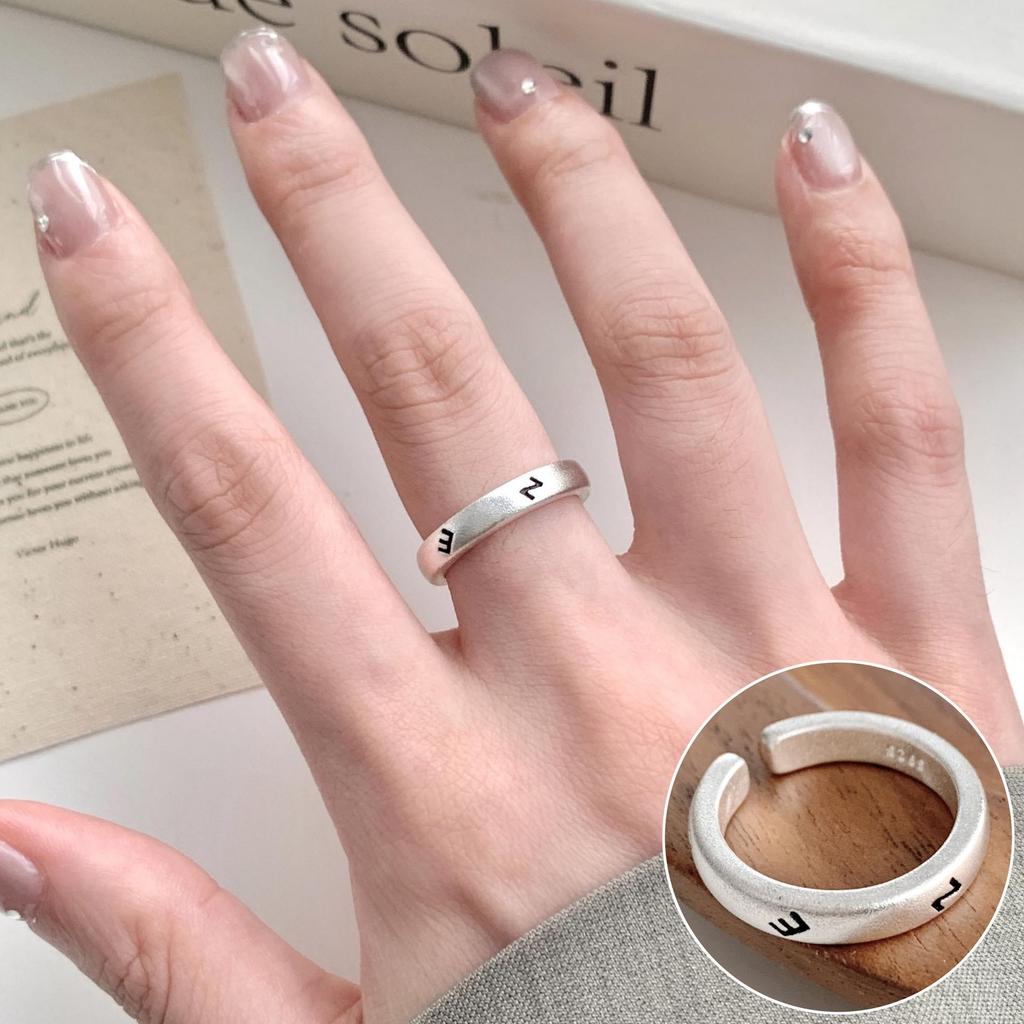 Eleganter gefrosteter matter breiter offener Ring für Damen - S925 versilbert, trendiger INS-Stil