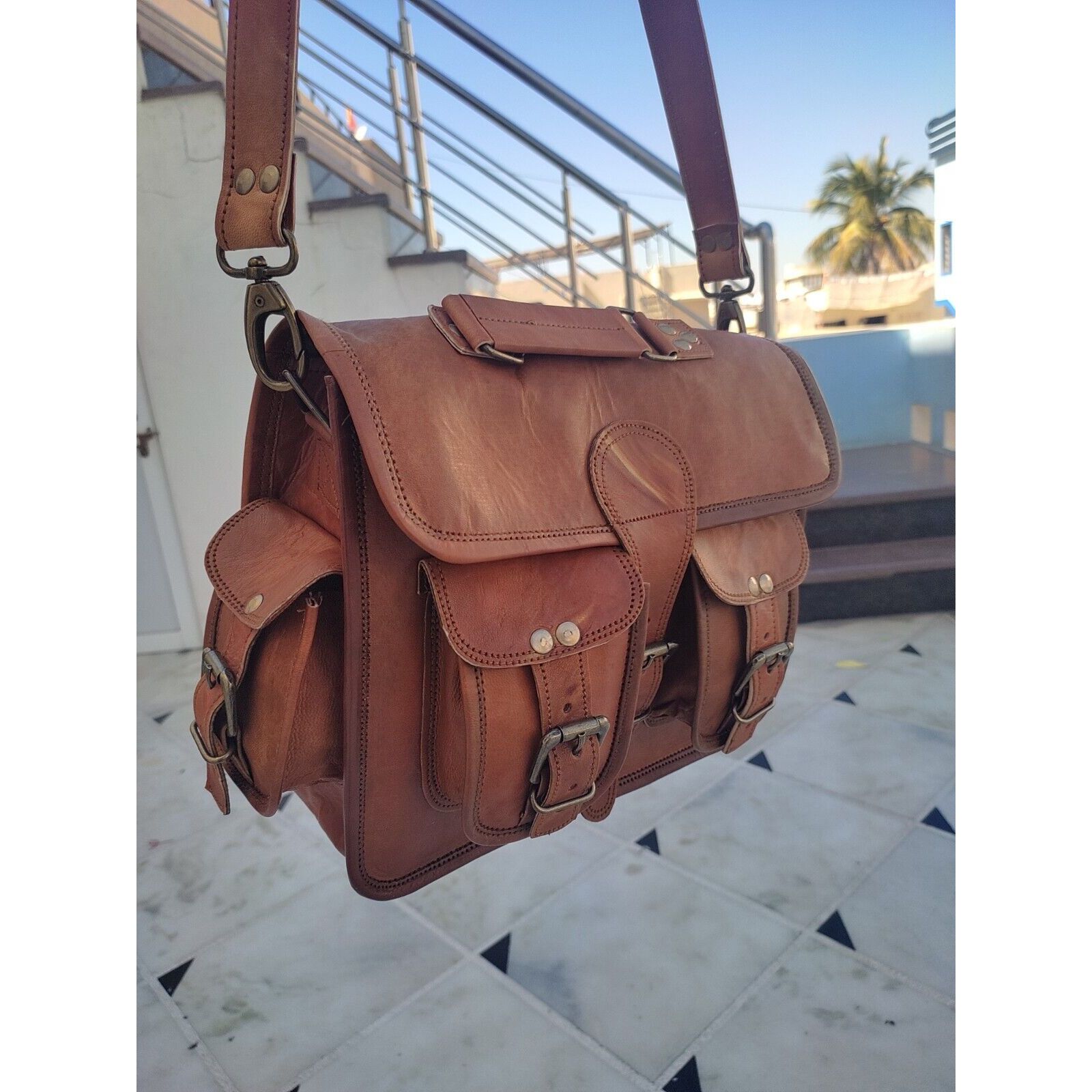 Классическая офисная сумка-мессенджер из натуральной коричневой козьей кожи ручной работы — фото 12