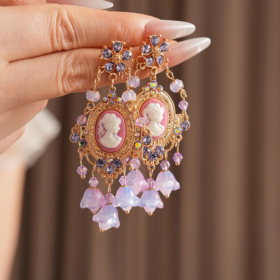 Vintage Exquiste Baroque Portrait Pendant Earrings for Women Palace Rhinestones Heart Flower Dangle Earring Accessories K1