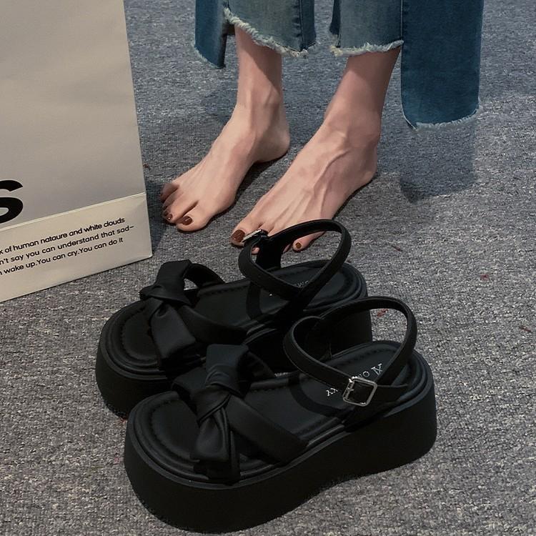 French Temperament Roman Shoes Women's Summer 2025 New Models with Skirts, Muffins, Thick Soles, High-end Sense, One Word with Sandals