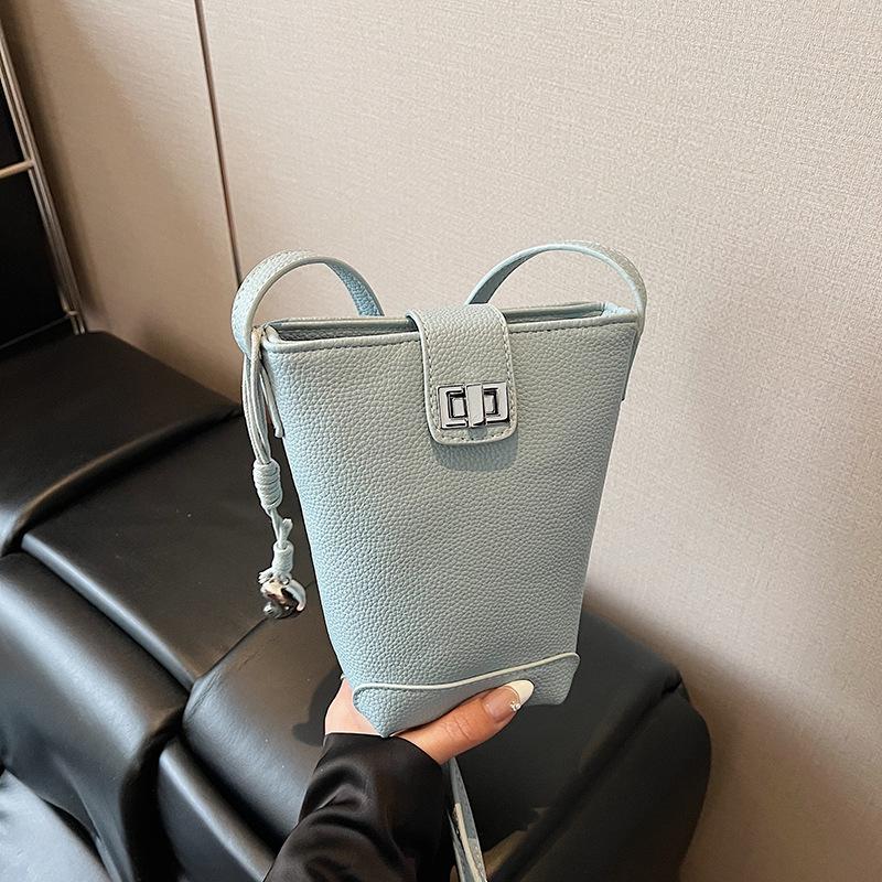 Bags, versatile bucket bags, new fashion, popular today, casual messenger bags, mobile phone bags are trendy