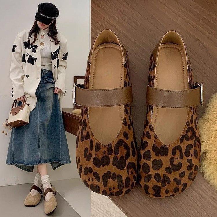 Soft sole comfortable one-word buckle with single shoes women's 2025 autumn new fashionable simple shallow mouth flat Mary Jane shoes