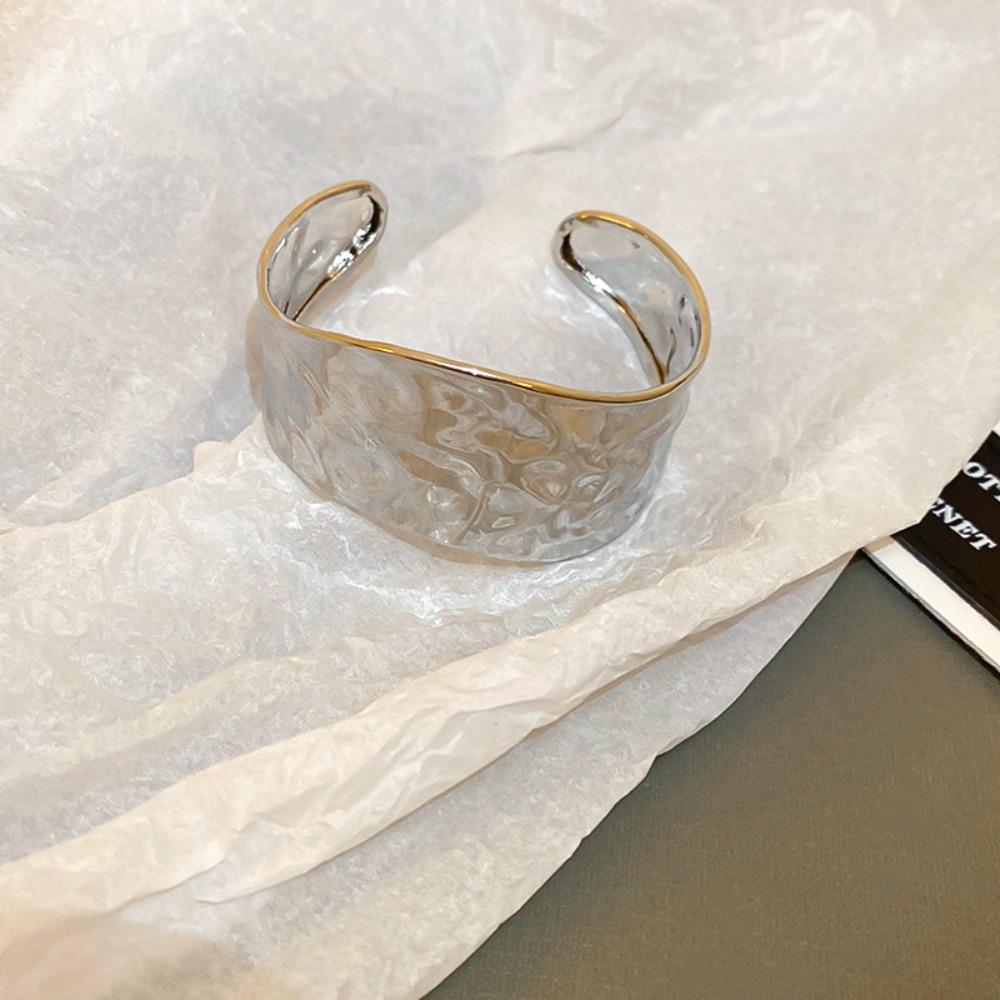 European and American Simple Bracelets, Arm Rings, Niche Cold Wind Temperament Bracelets, High-end Sense and Versatile Jewelry.