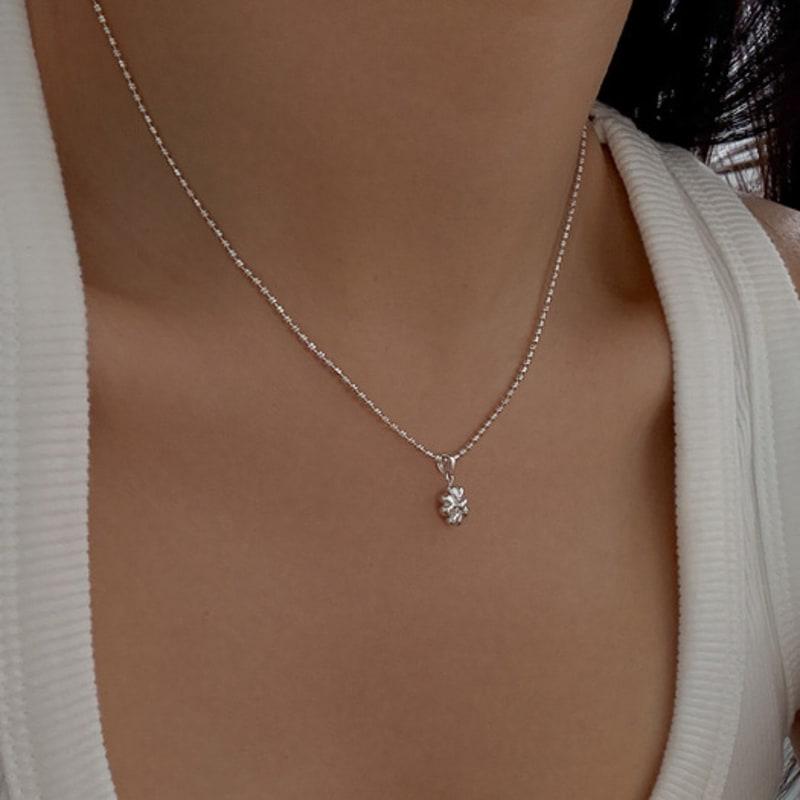 melliv petit clover necklace_mvn65
