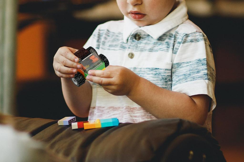 Classic Blocks Wheel, Axle and Tire Set, Over 400 Car Parts, Educational Technical Vehicle Building Kit