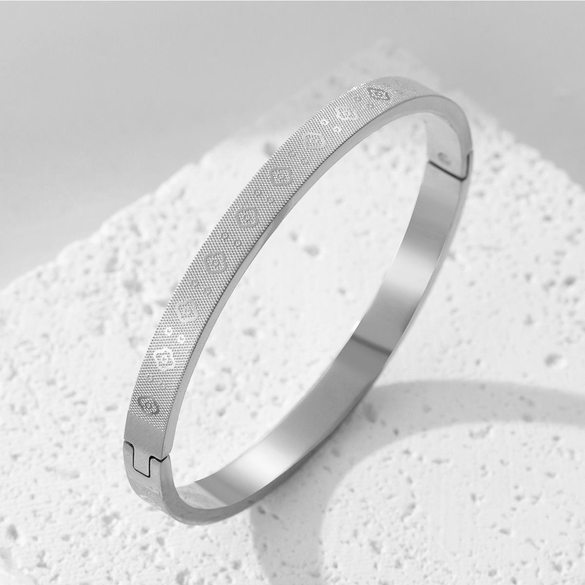 

New titanium steel bracelet creative corrosion geometric pattern mesh buckle couple bracelet stainless steel decoration