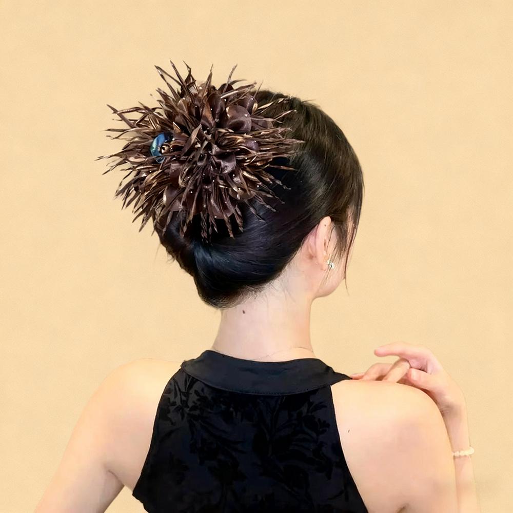 1pc New Simulation Hydrangea Large Acrylic Hair Claw Clip, Women'S Fashion Bohemian Style Hydrangea Flower Bun Hair Clip, Shark Clip