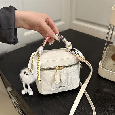 Today's Popular Small Bags for Women's Spring and Summer New Versatile Messenger Bags, Portable Bucket Bags for Women