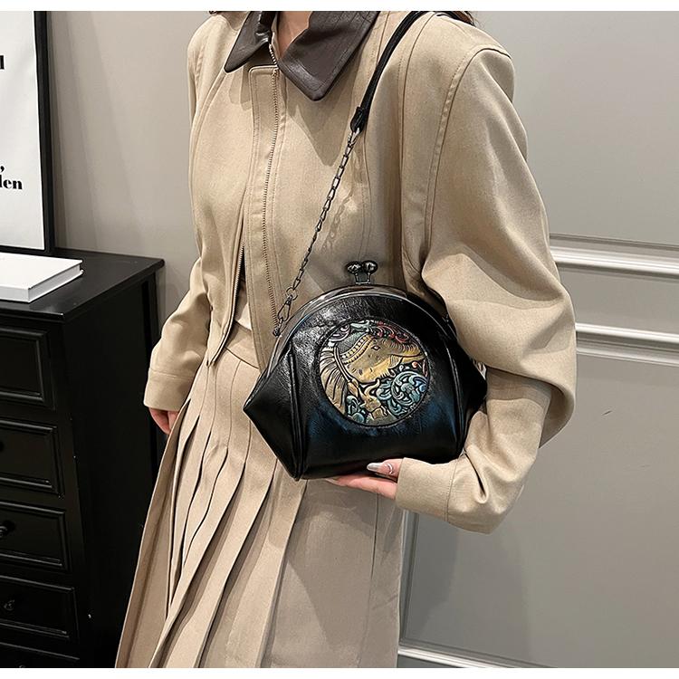 Retro Small Chain Messenger Bag for Women Crossbody Shoulder Bags Fashion Satchel Shell Bag