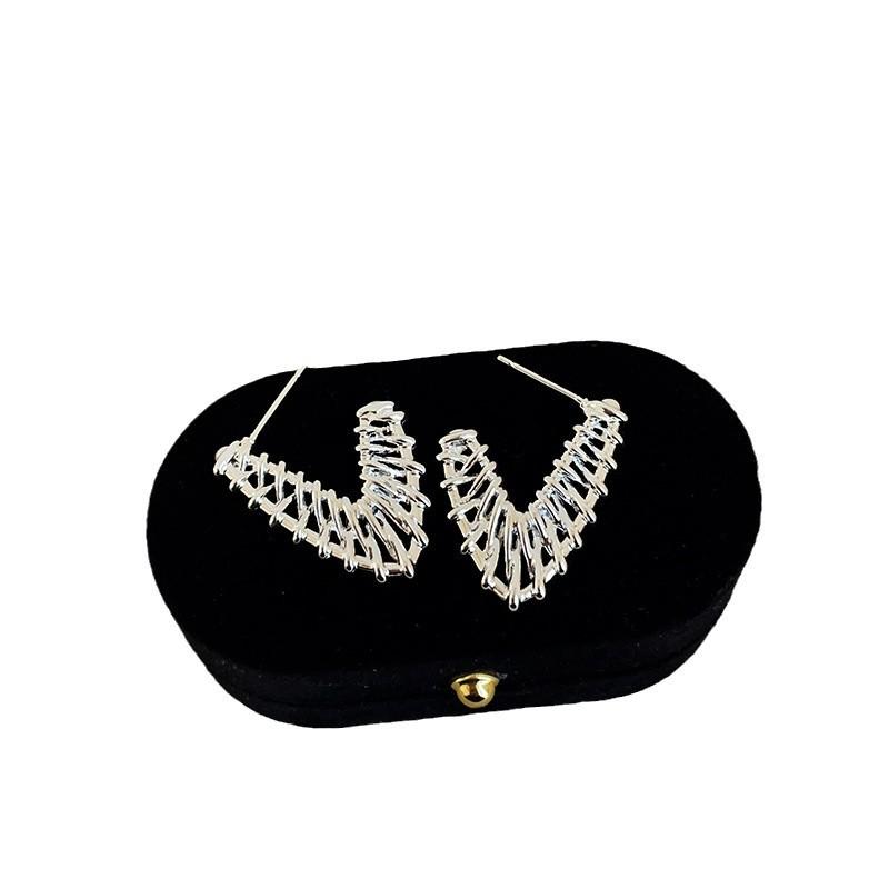 Woven Empty Metal Love Stud Earrings Women'S Exaggeration Unique Design Sense Personality Fashion Temperament Versatile Earrings