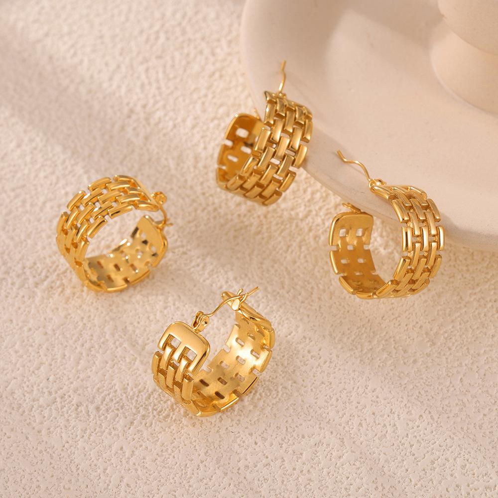 Wind Chain Winding Splicing C-Shaped Titanium Steel Ear Buckle Female Design Hollow Plaid Non-Fading Earrings