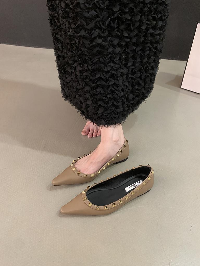 Fashion Flat Shoes for Women 2025 Spring and Autumn New Pointed Rivet New Black Plus Size Women's Shoes 41 42 43 Zapatillas Mujer