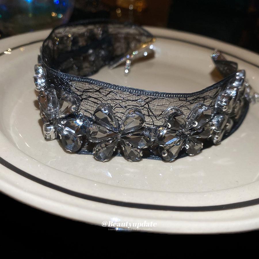 Retro Dark Aesthetic Rhinestone Flower Chiffon Necklace - Elegant Clavicle Chain for Women