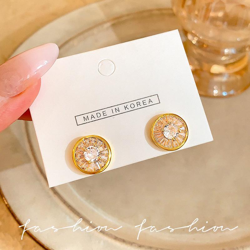 

Silver needle small fragrant French light luxury micro-inlaid zircon bubble stud earrings women s exquisite fashion versatile small niche earrings