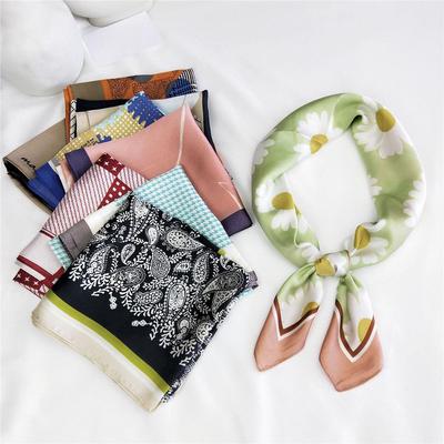 70 Neuer Seiden-Carré für Damen - Frühling/Sommer/Herbst Koreanischer Stil Kleines Frisches Kopftuch