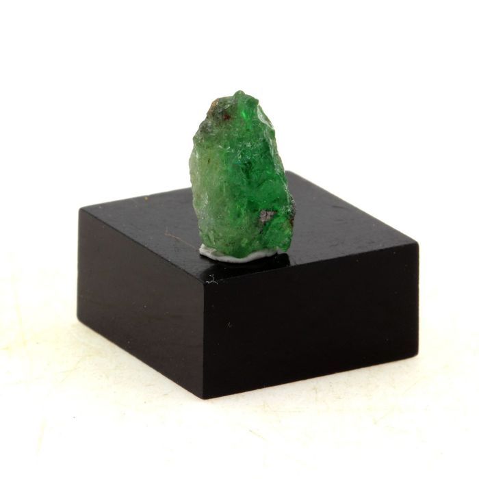 Pierres et Minéraux. Grenat Tsavorite. 5.39 ct. Manyara Region, Tanzanie.
