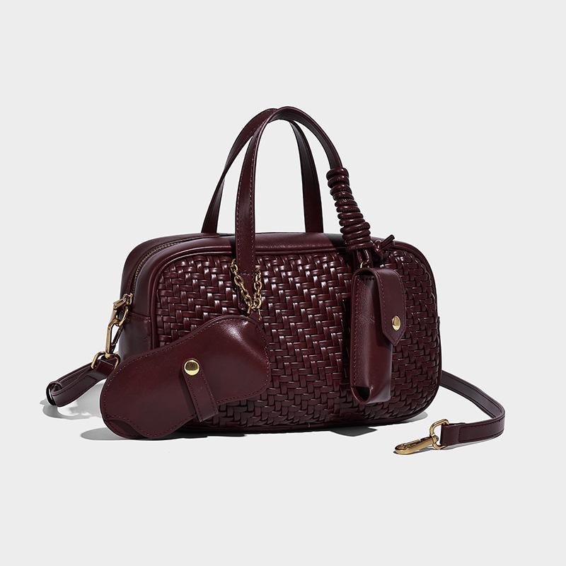 2025 Fall/Winter New Fashionable Women's Handbag, Niche Large-Capacity Boston Pillow Bag, High-End Woven Bag