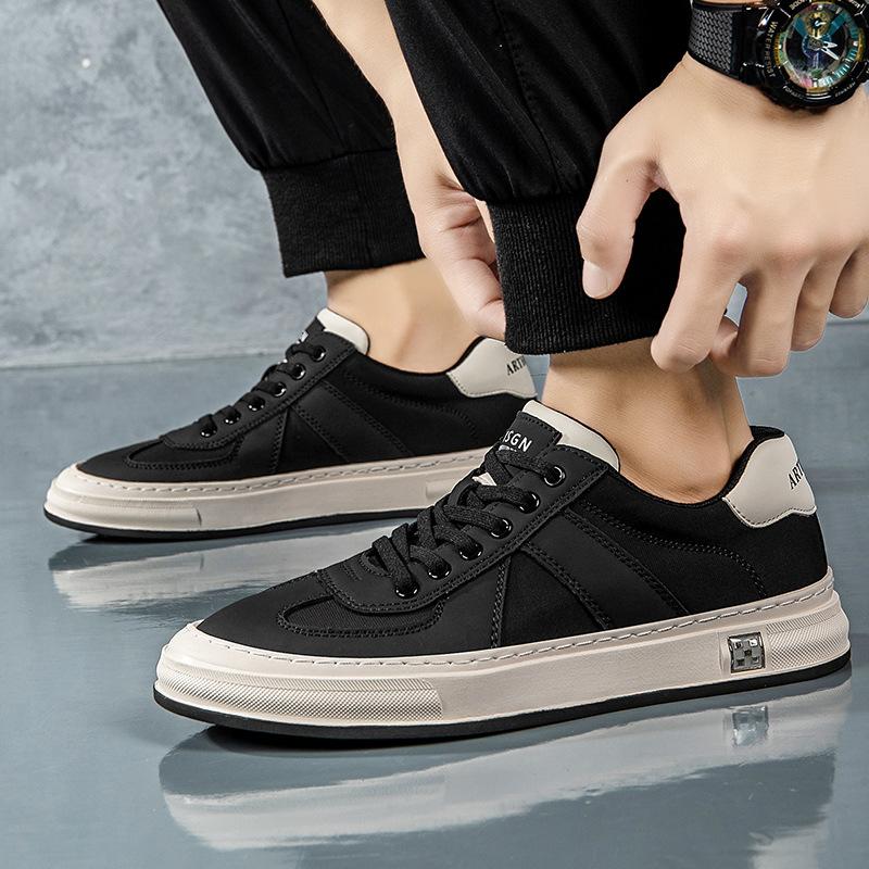 Herrenschuhe 2025 Frühling und Herbst neue lässige bequeme Jugend Koreanische Version Trend einfach rutschfest atmungsaktiv vielseitige Board-Schuhe