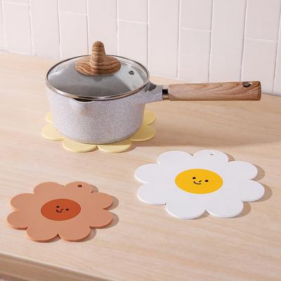 Sunflower Soft Rubber Heat Insulation Pad, Table Mat, Household Pot Mat, Thickened Heat-resistant Cup and Bowl Mat, Creative Anti-slip