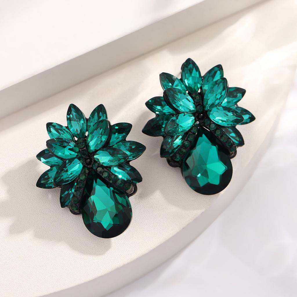 Boucles d'oreilles à clous en alliage tempérament élégant Mode diamant coloré fleur boucles d'oreilles personnalisées pour femmes PD2067