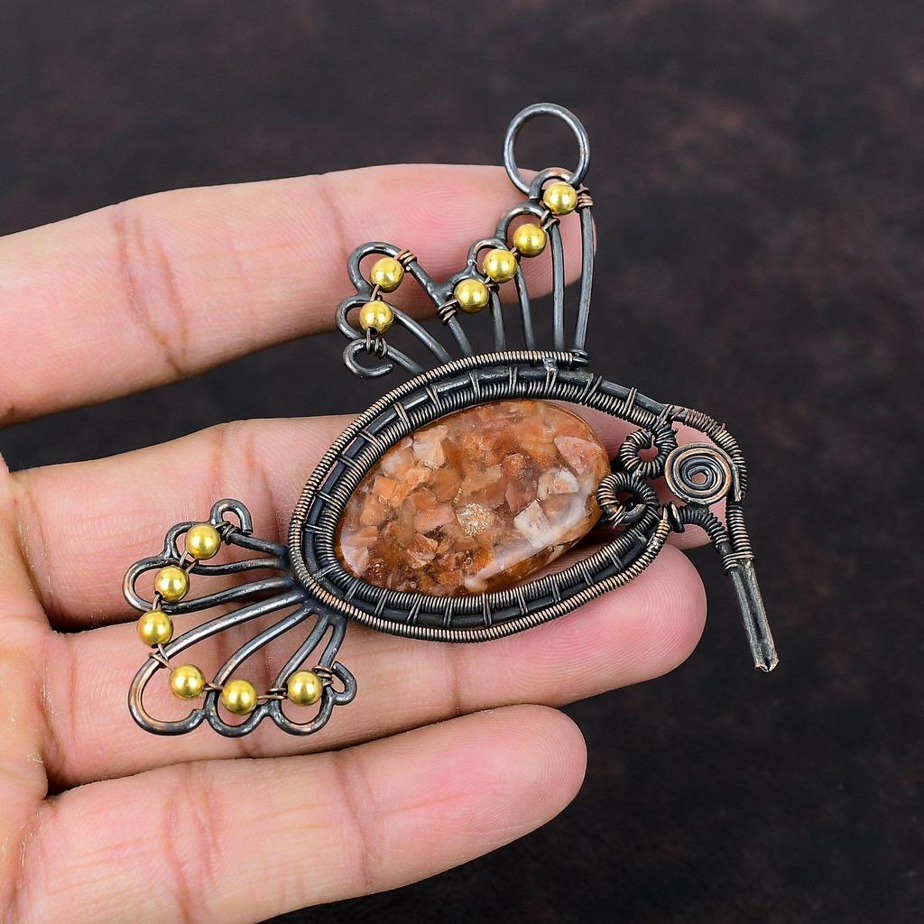 Wisiorek ze kamienia słonecznego Wisiorek owinięty drutem miedzianym Ręcznie robiony wisiorek Delikatny wisiorek z ptaszkiem Biżuteria z kamieni szlachetnych i miedzi Prezent dla niego Biżuteria owijana drutem