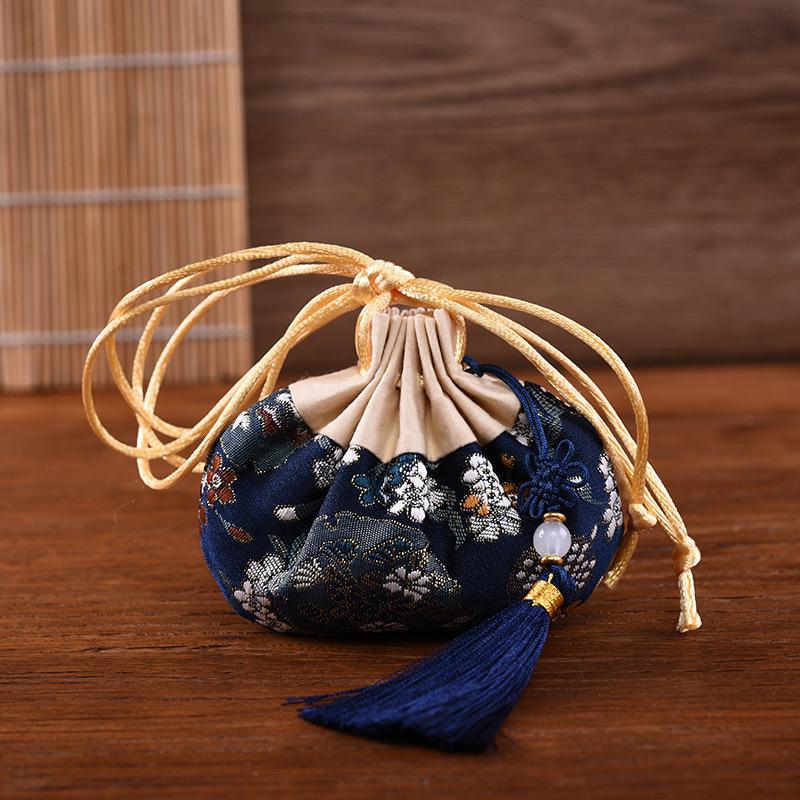 Ping An Cultural Scenic Amulet: Hanfu Style Sachet Pendant for Safety and Luck