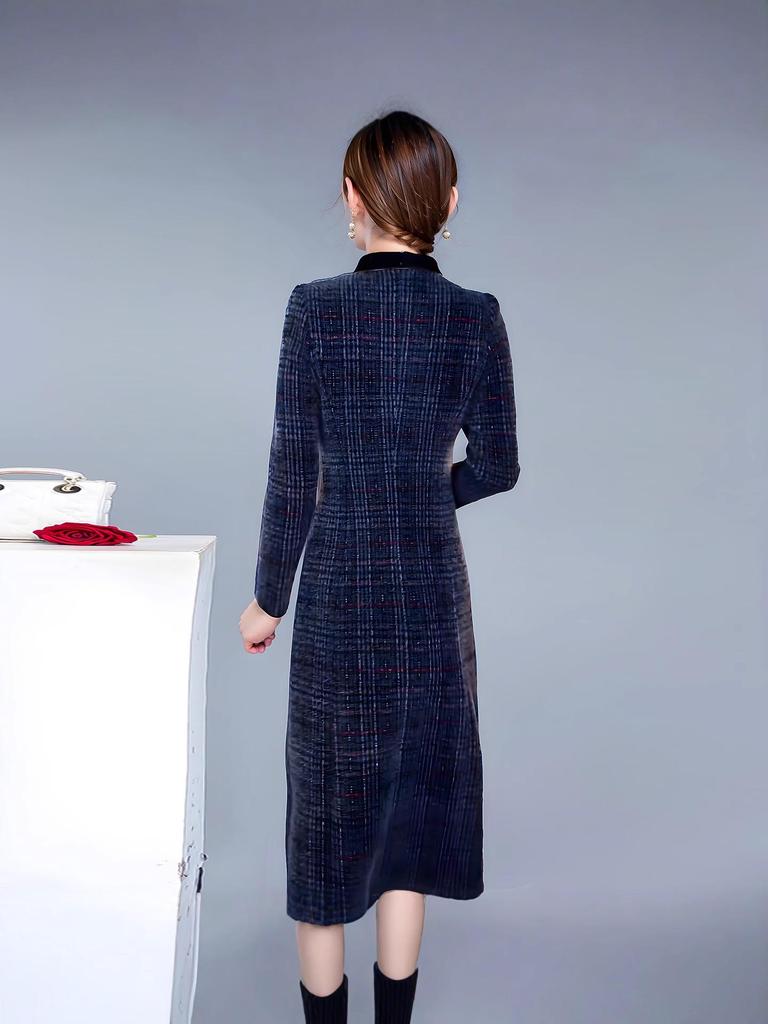 2025 Elegant Winter Plaid Dress for Plus-Size Mature Women: Slimming, Thickened Design