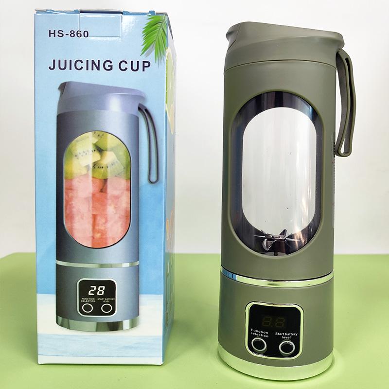 

Portable outdoor juicing tools for household fruit juicers and ice crushers with USB charging and stainless steel blades зелений