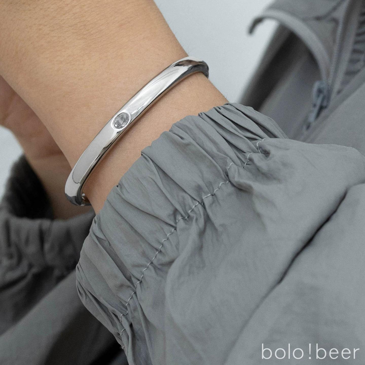 

Bolo Fashion Ins Special Interest Light Luxury Single Diamond Steel Simple Bracelet Bracelet Female Elegant Simple Glossy Non-Fading Bracelet Steel