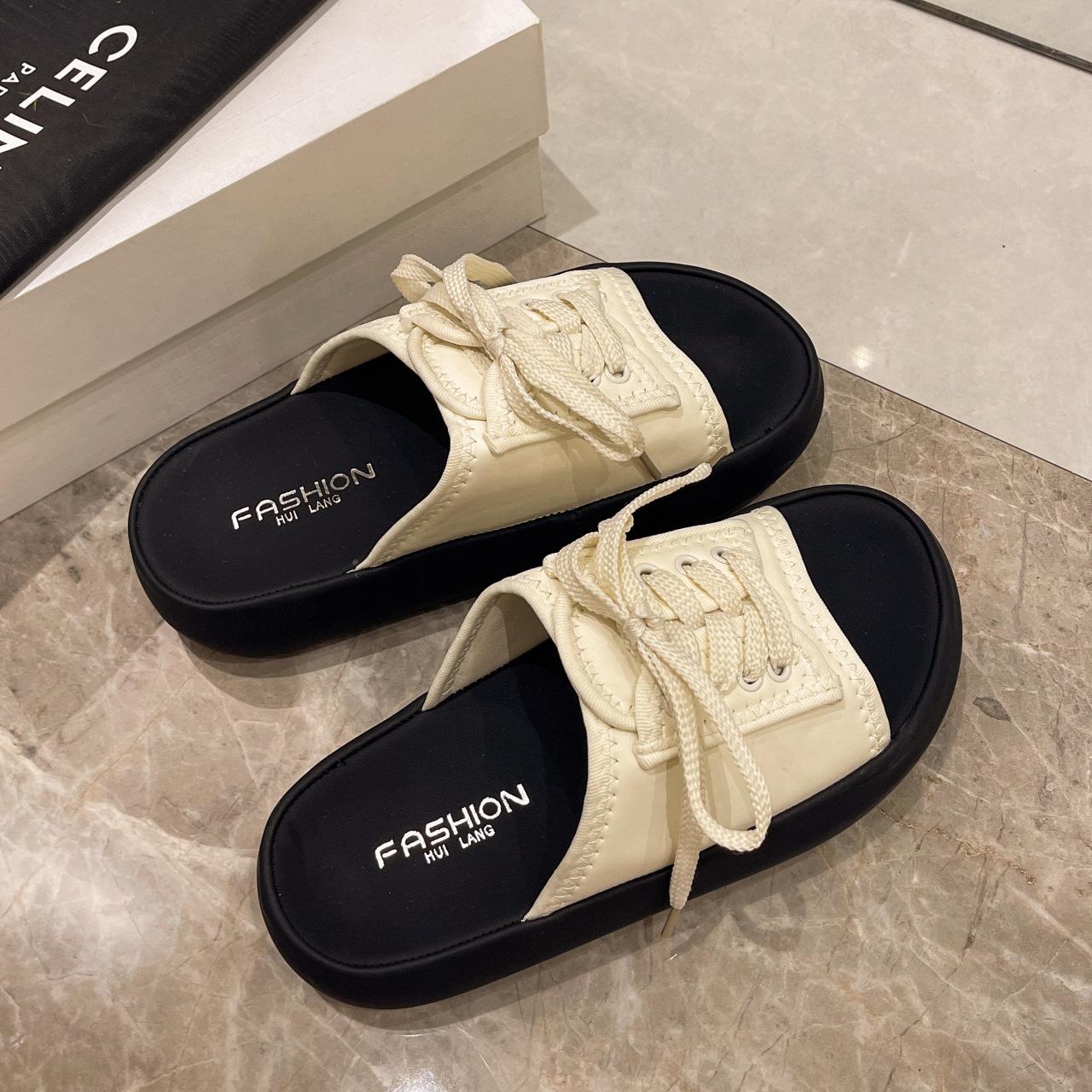 

2024 Новые летние тапочки для девочек. Модный дизайн, легко носить и снимать, противоскользящие, износостойкие, простые и удобные, универсальные тапочки. 40 чёрный/белый