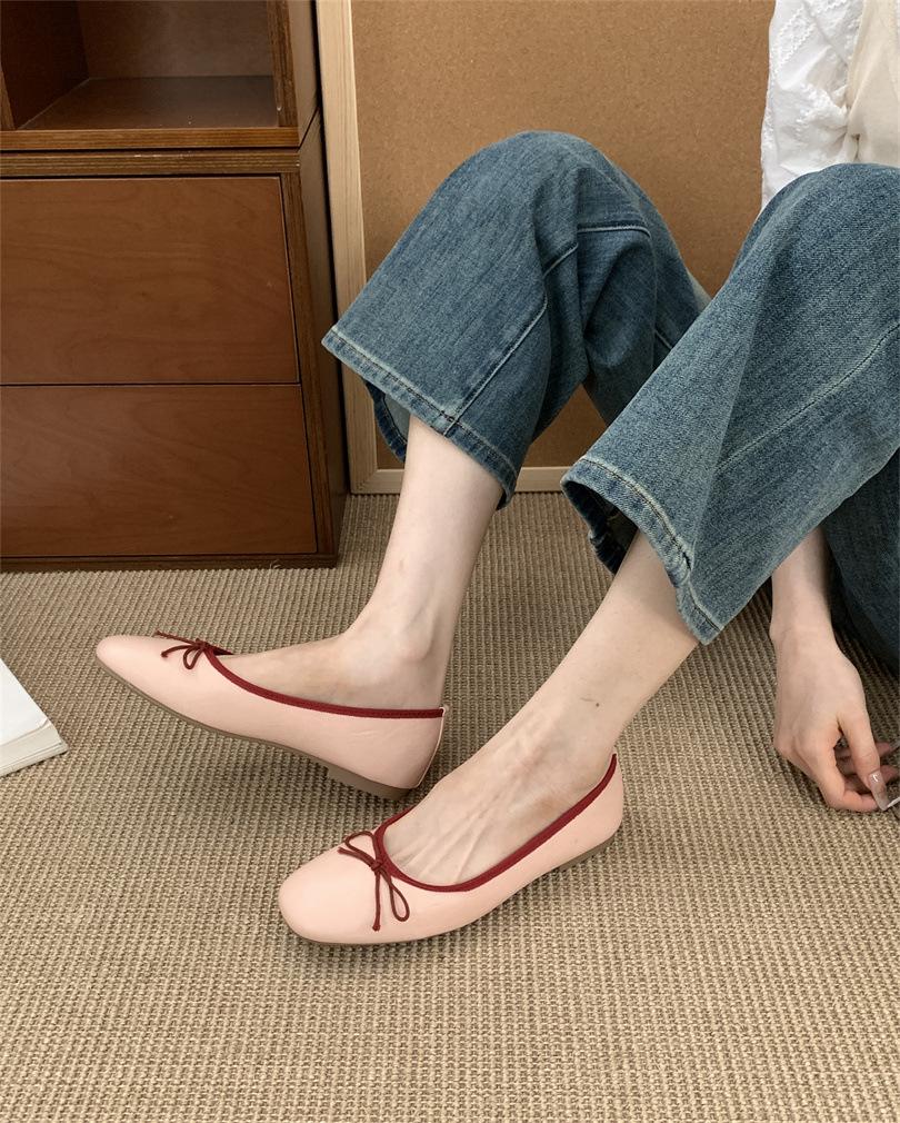 Xiaoxiangfeng gentle bow flat-soled single shoes women's 2025 new light mouth evening wind niche color matching ballet shoes