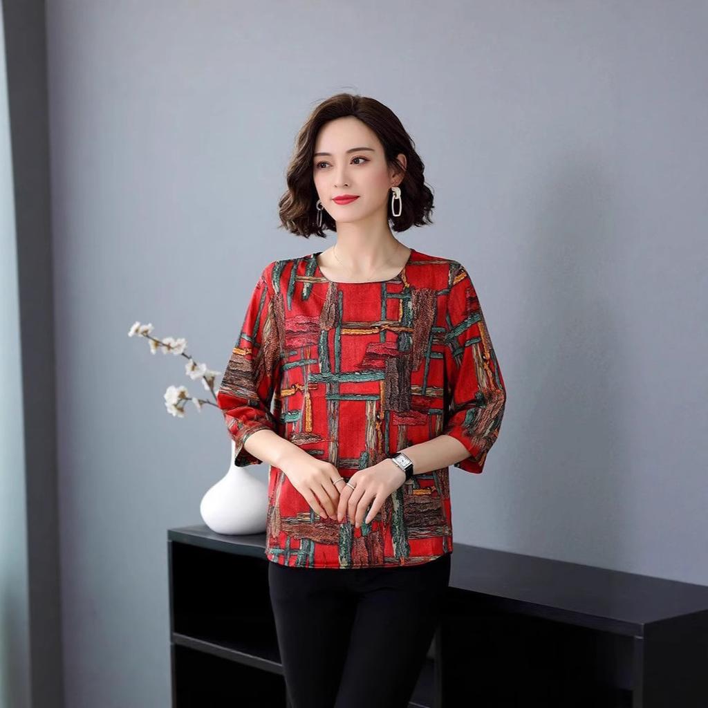 Large size women's retro five-quarter-sleeved T-shirt women's imitation ice silk medium-sleeved bottoming shirt, top slimming
