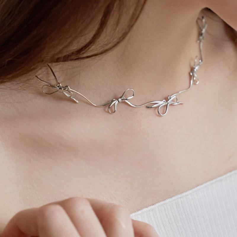 

OVT-U Girlish Flow Ribbon Link Necklace Silver
