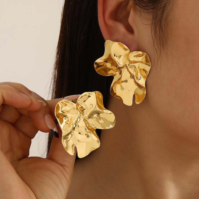 

Vintage Metal Pleated Leaf Stud Earrings For Women Exaggerated Gold Color Irregular Petal Piercing Earring Party Ear Accessories
