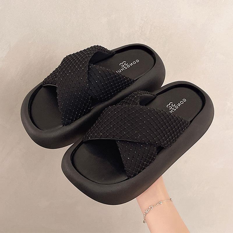 With skirt Internet celebrity fashion beach one-word cool slippers women's summer wear 2025 new thick-soled cross-strapped slippers