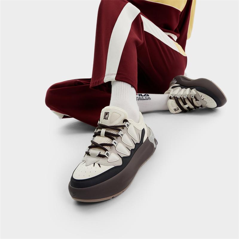 FILA Carrot 2 Classic Versatile Casual Low-Top Sneakers Women sneakers Black White F12W431212FPB