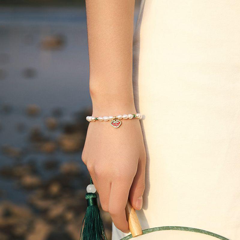 Rice Grain Freshwater Pearl Necklace Female Style Design Temperament Necklace Elegant Fashion Freshwater Pearl Clavicle Chain